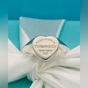 Size 7 Return to Tiffany Heart Signet Ring in Sterling Silver